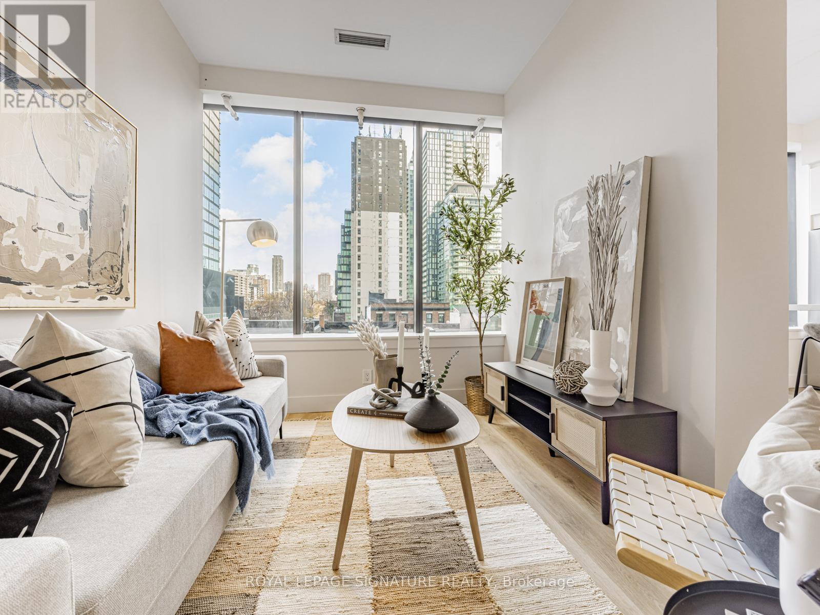 402 - 5 ST. JOSEPH STREET