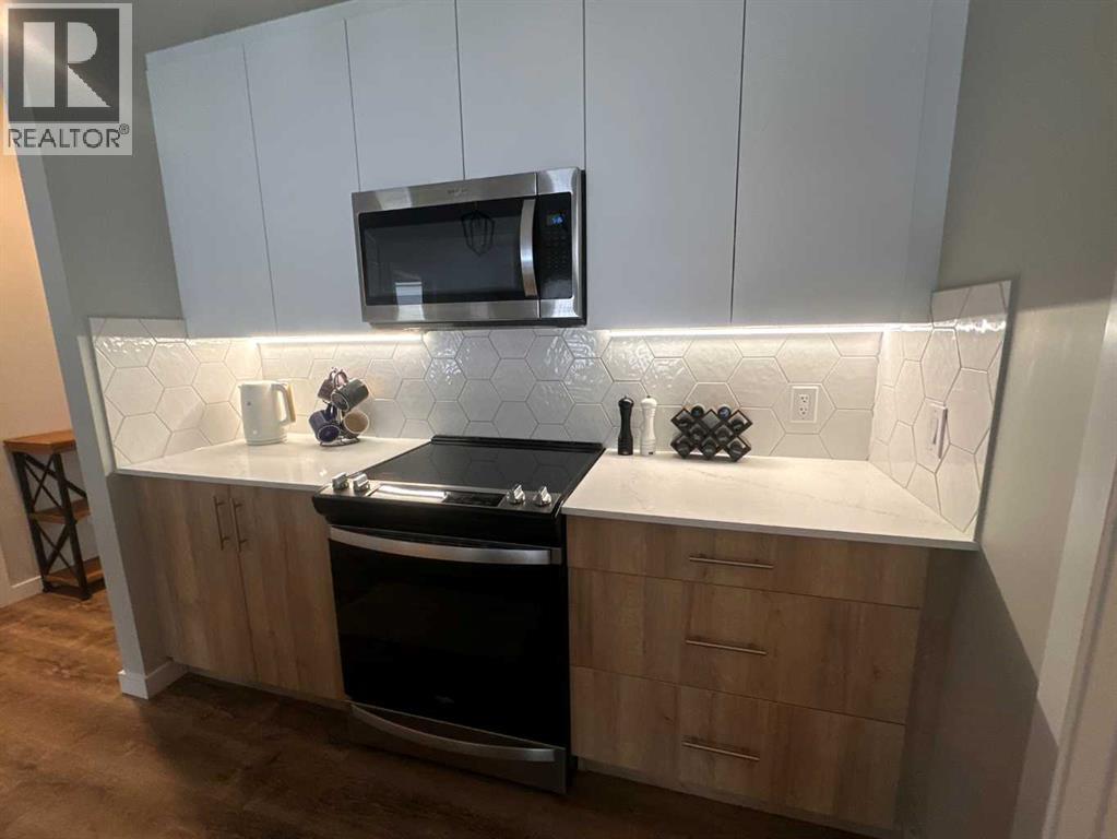 102, 1605 17 Street SE