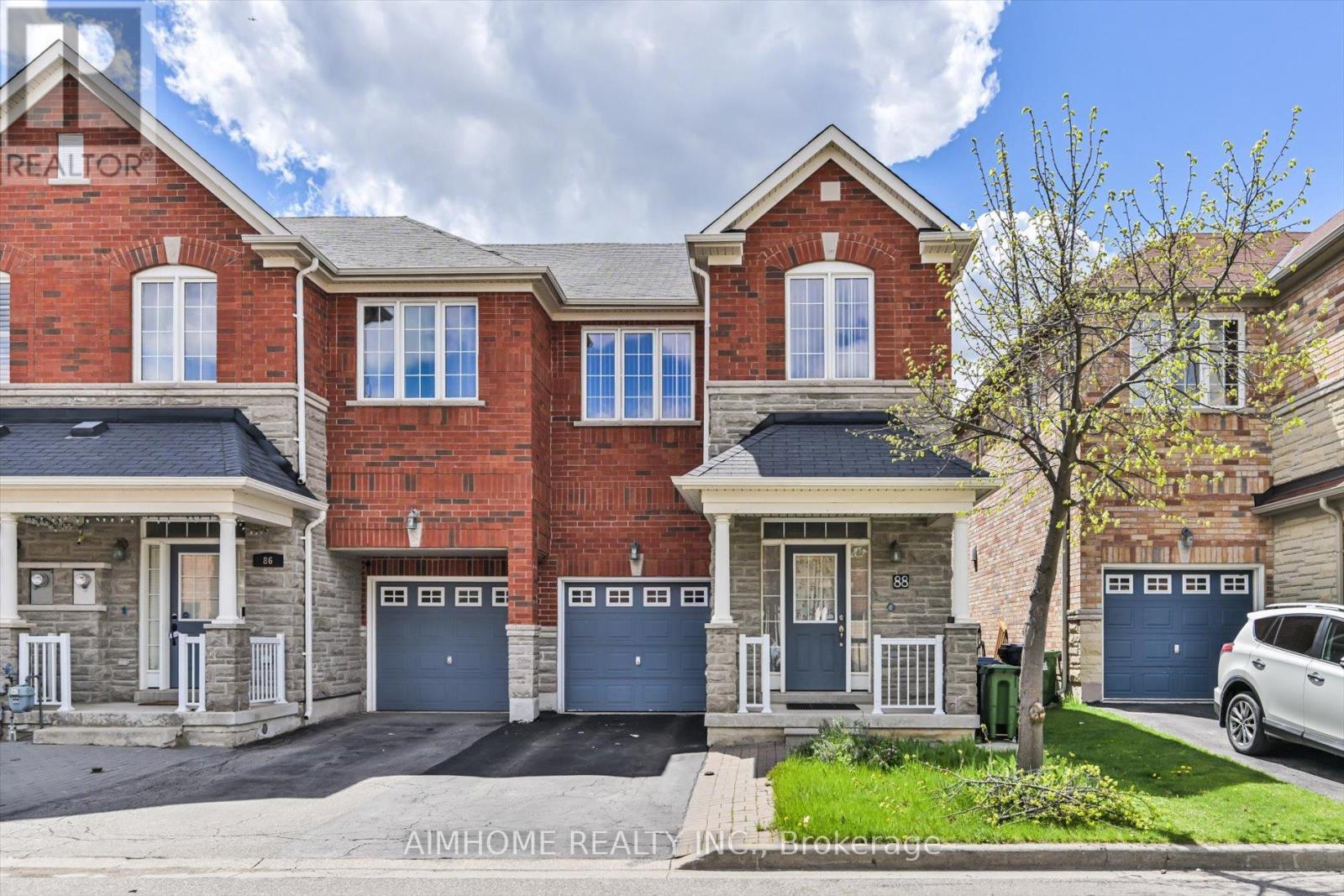 Photo 1 of 35 — 88 DAIRY DRIVE, Toronto (Clairlea-Birchmount), ON M1L0E9