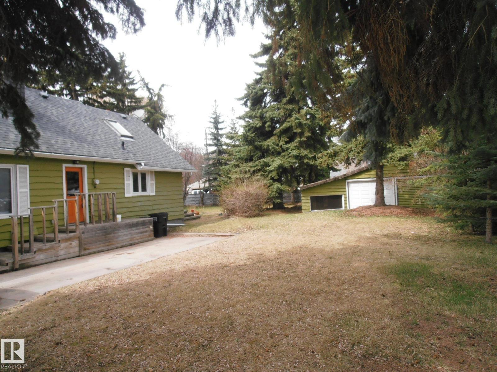 3830 112 AV NW