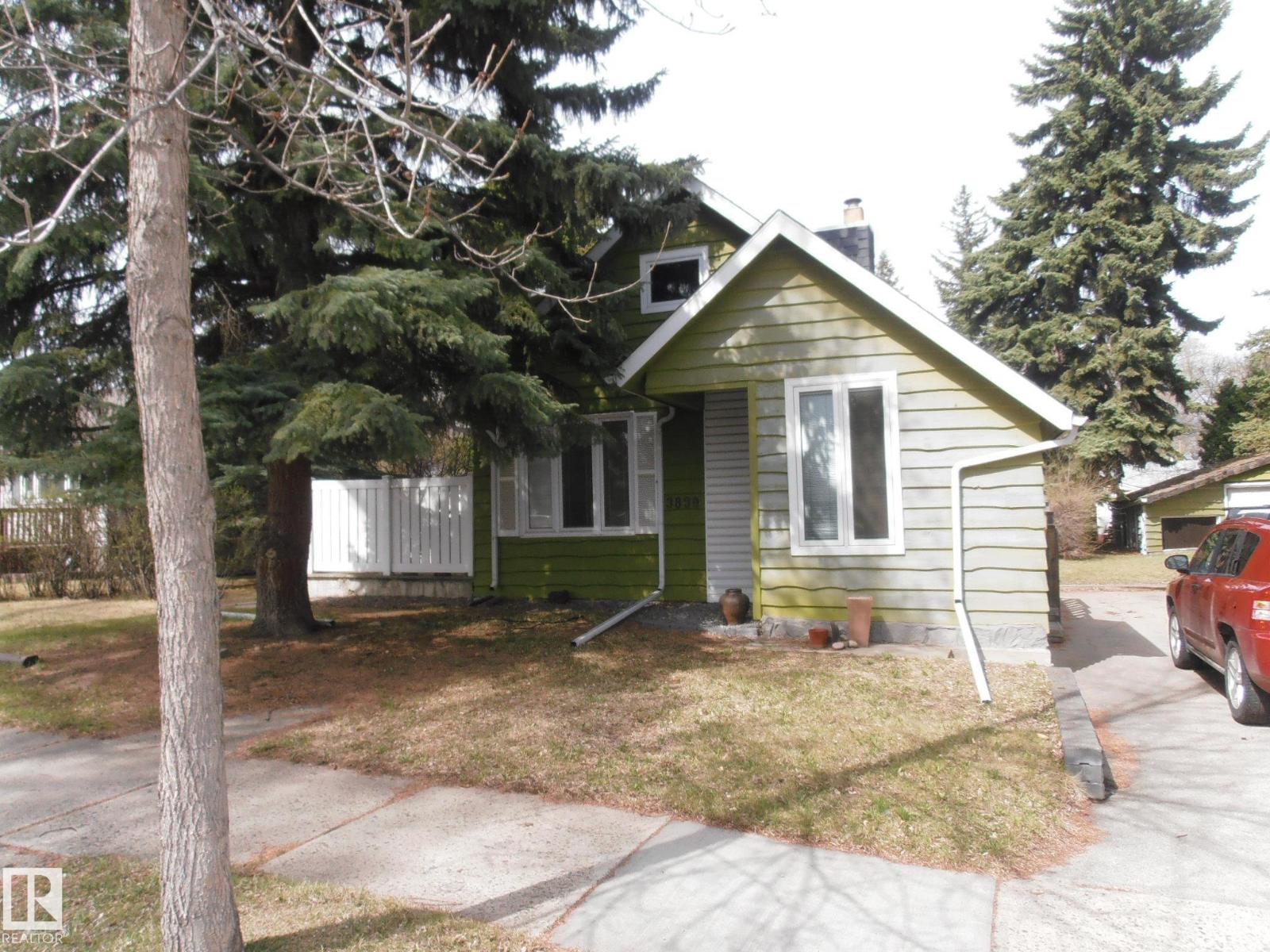3830 112 AV NW