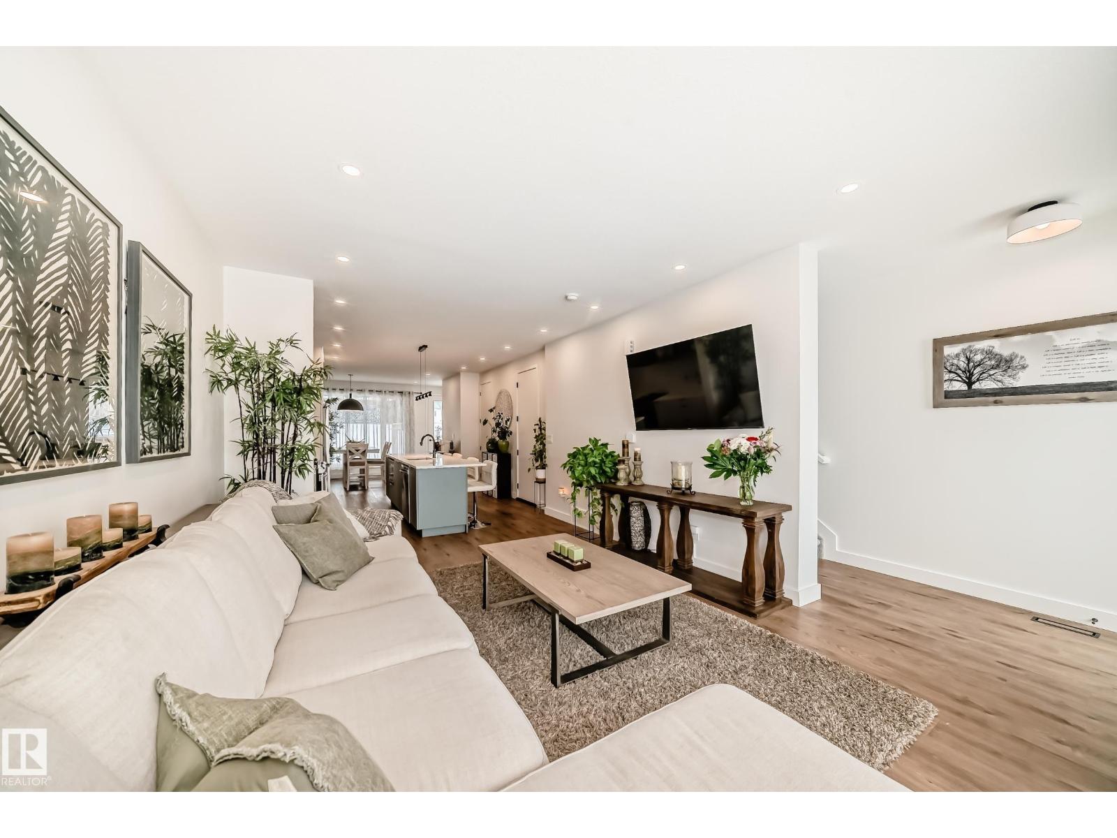 10936 117 ST NW