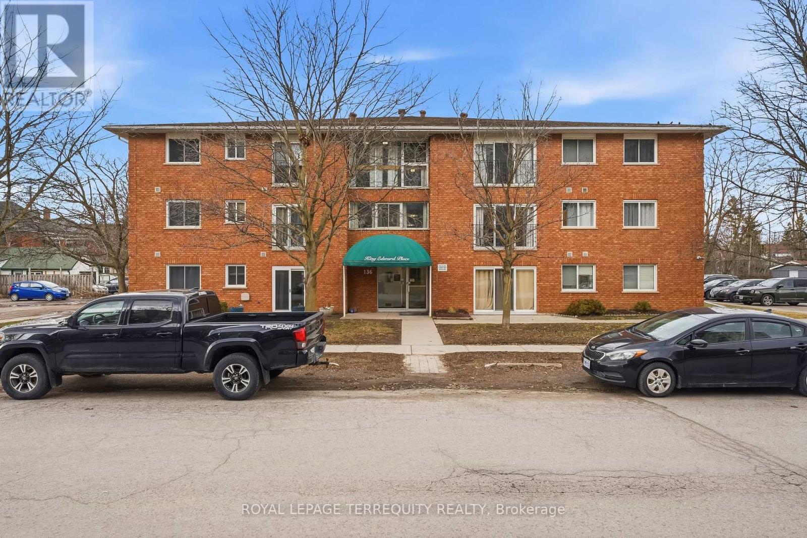 Photo 1 of 31 — 307 - 136 WARE STREET N Unit 307, Peterborough (Town Ward 3), ON K9J2B8