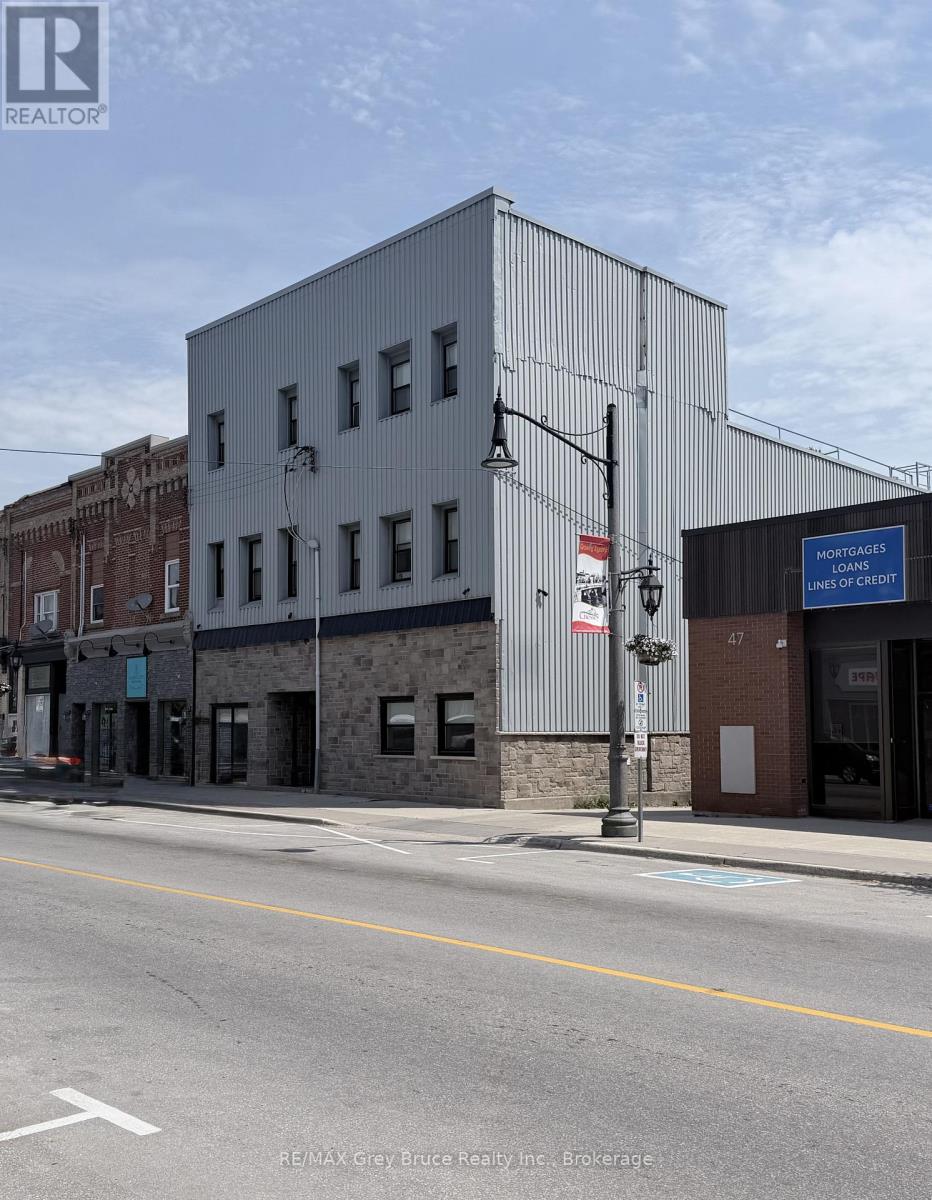 UNIT 7 - 39 1ST AVENUE S