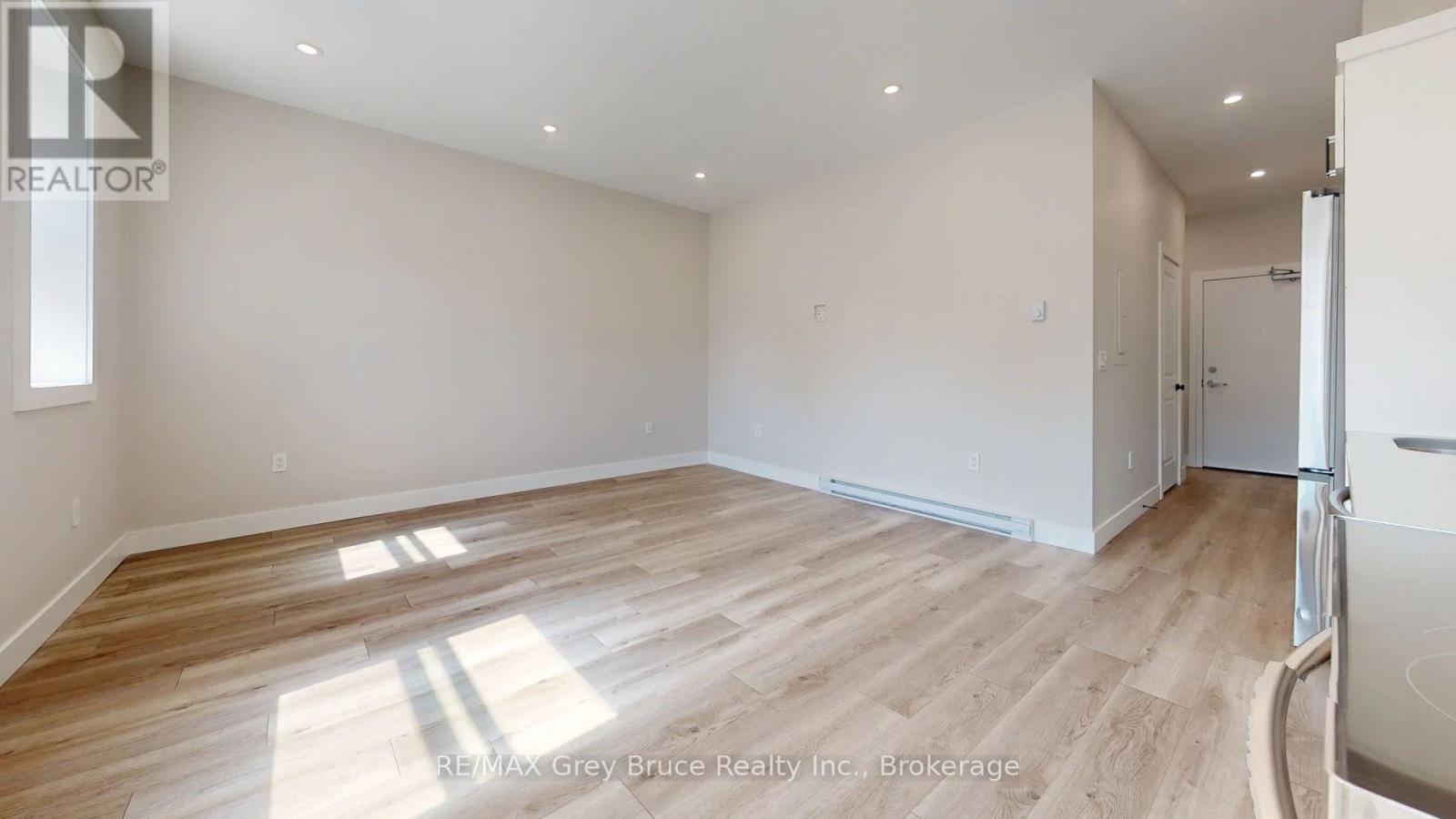 UNIT 7 - 39 1ST AVENUE S