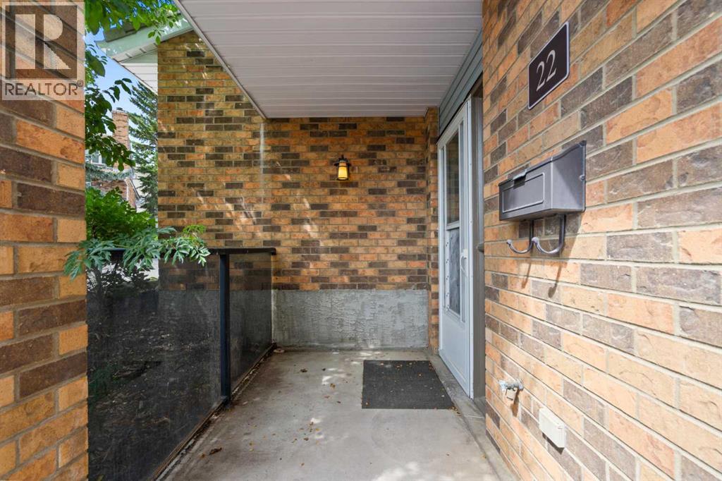 22 Coachway Gardens SW