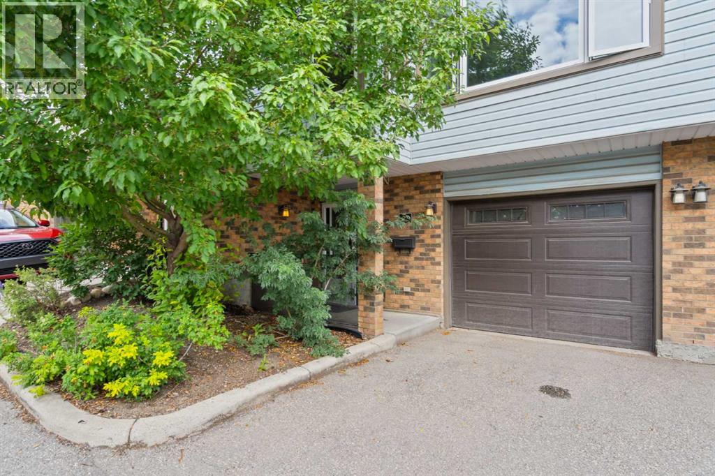 22 Coachway Gardens SW