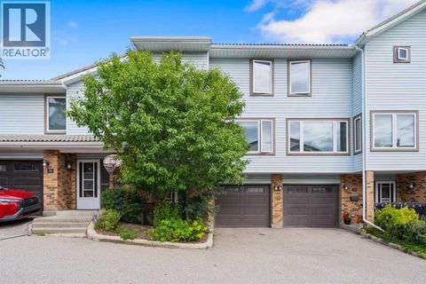 22 Coachway Gardens SW Calgary AB T3H2V9