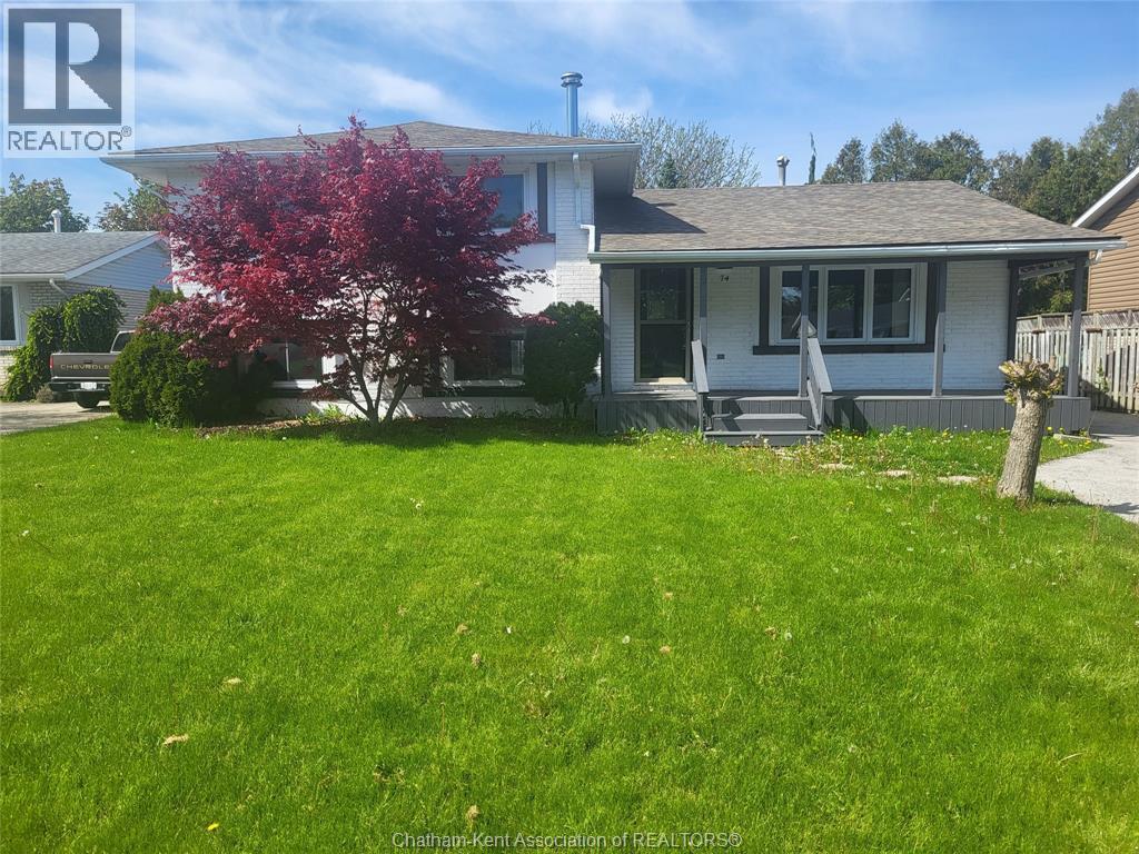 Photo 1 of 17 — 74 CHESTNUT DRIVE, Chatham, ON N7M4Z1