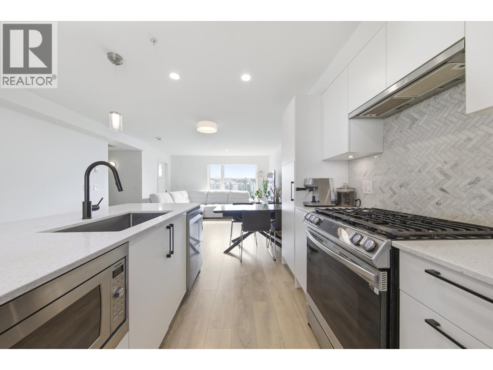 356 555 E 2ND STREET