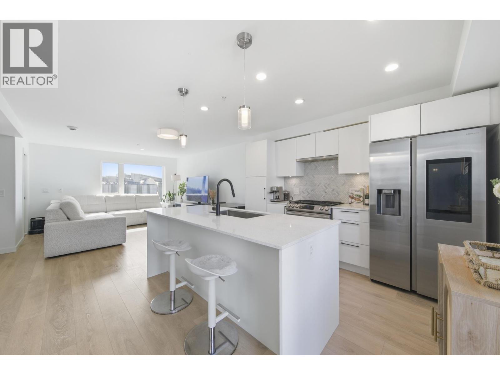 356 555 E 2ND STREET