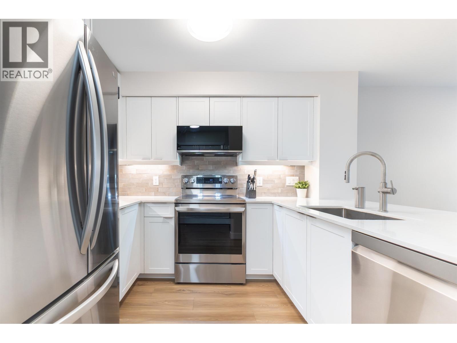 210 808 SANGSTER PLACE