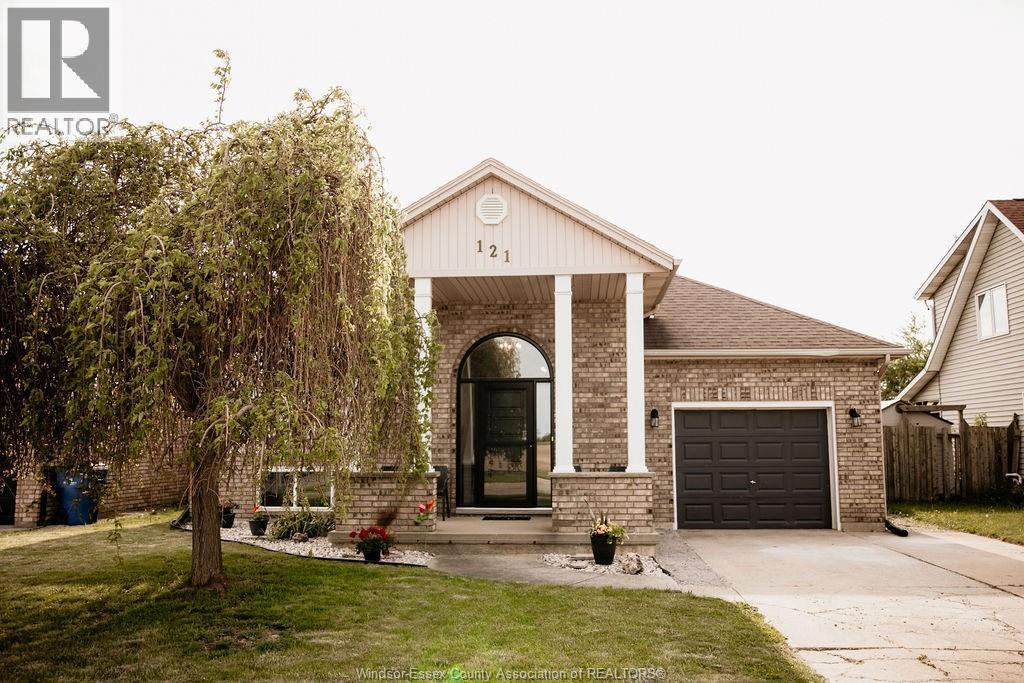 121 Queen STREET South