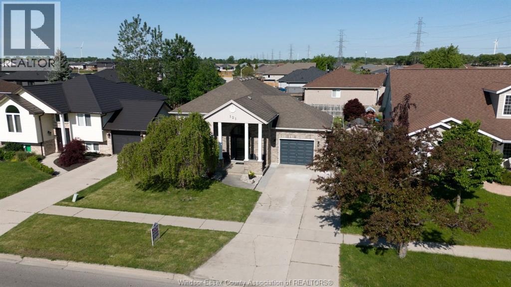 121 Queen STREET South