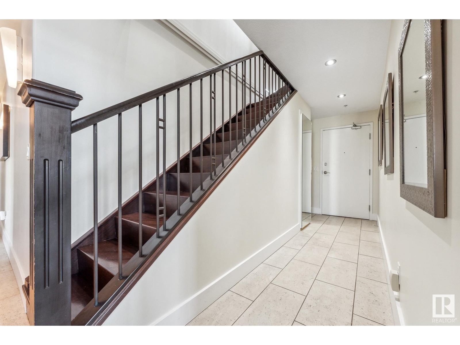 #PH04/1804 9939 109 ST NW