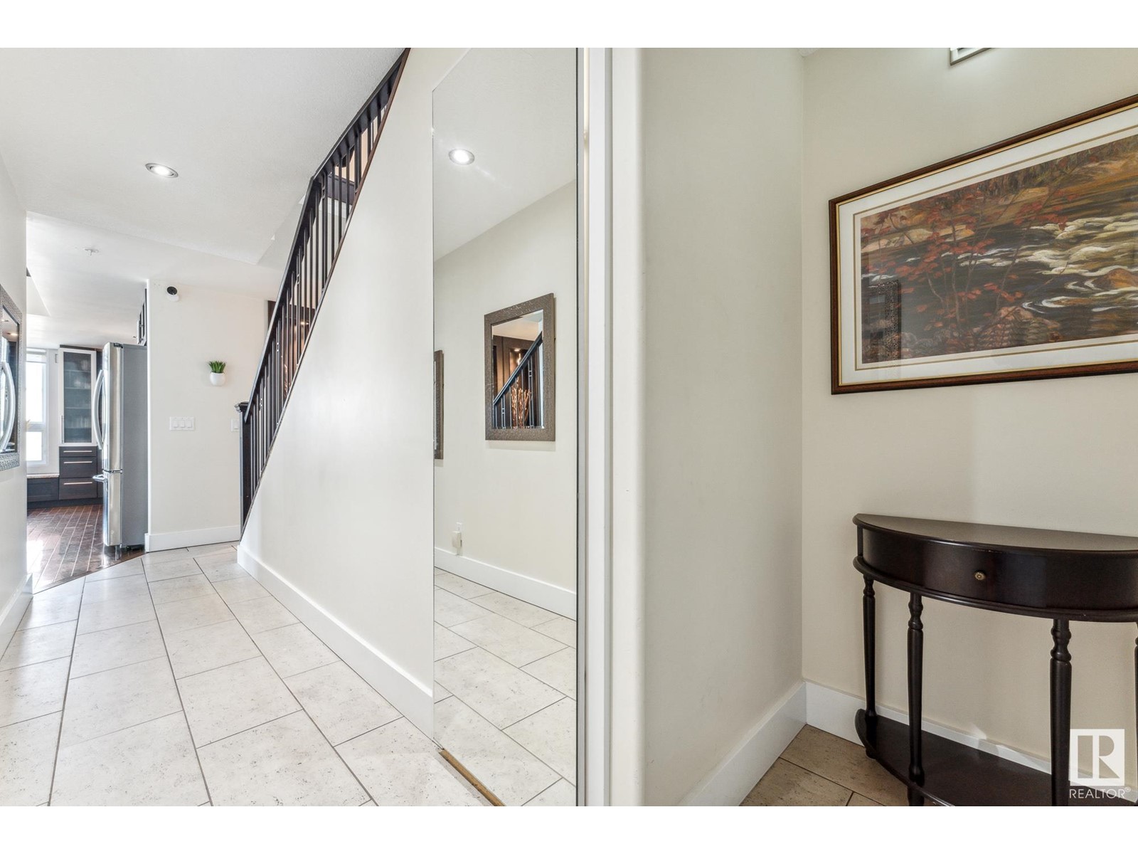#PH04/1804 9939 109 ST NW