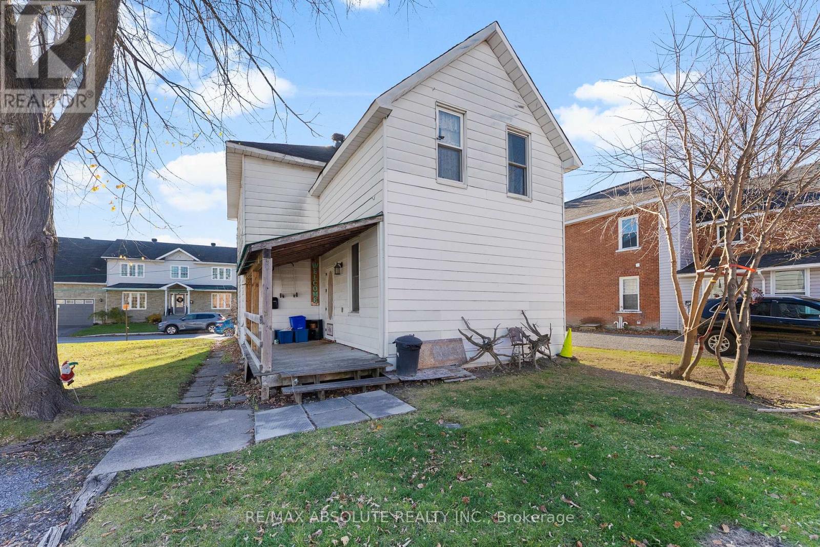 27 MACDONALD STREET S