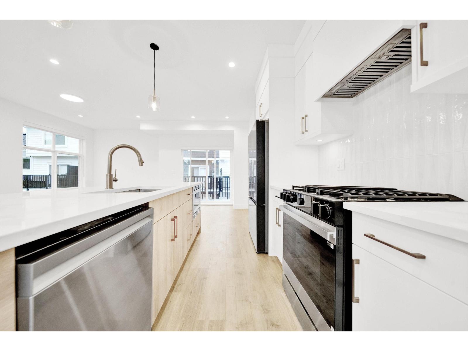 7 12770 105 AVENUE