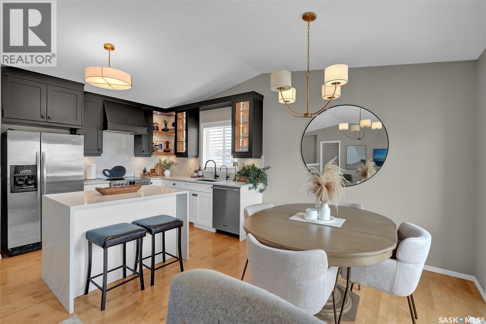 4 2751 Windsor Park ROAD