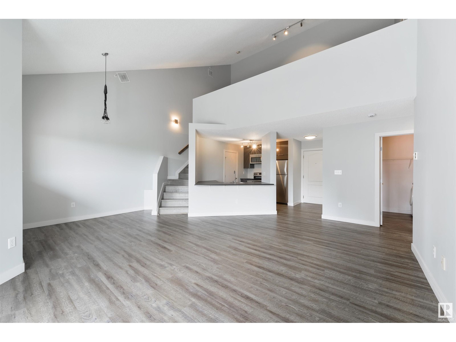 #409 10153 117 ST NW