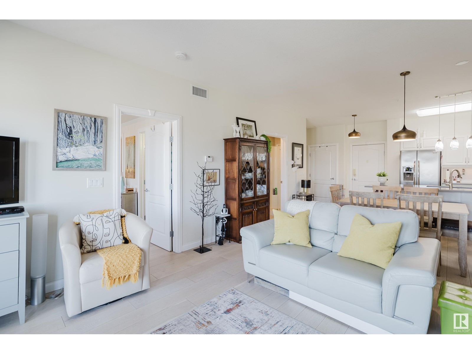 #329 1406 HODGSON WY NW