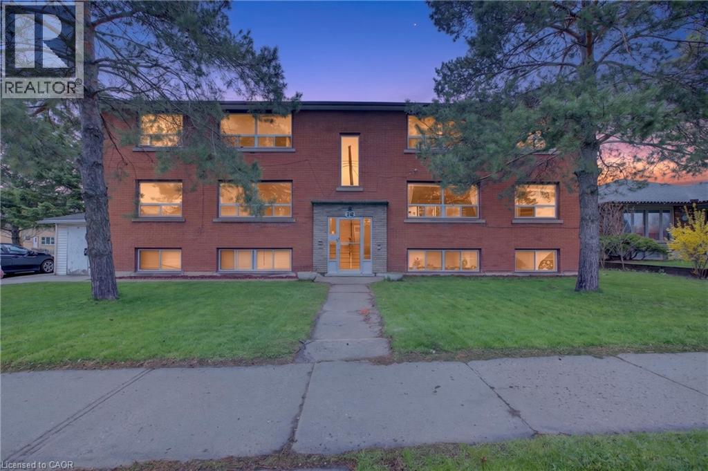 72 HOFFMAN Street