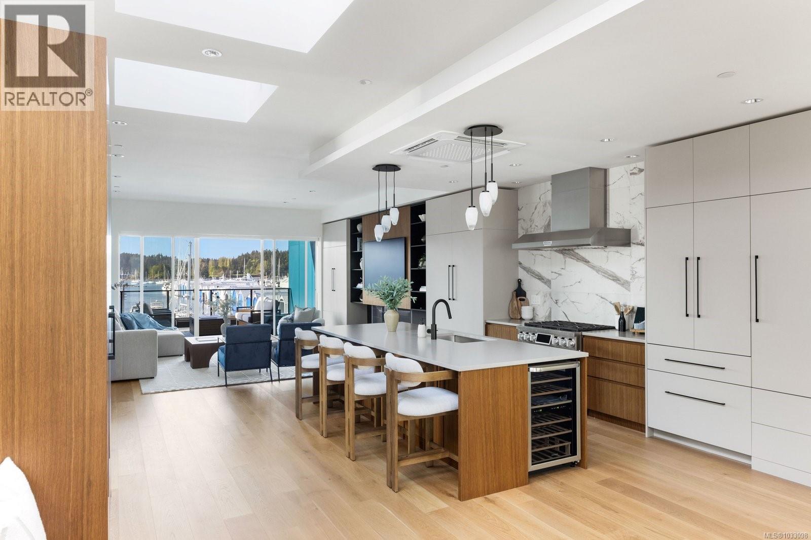 201 2270 Harbour Rd