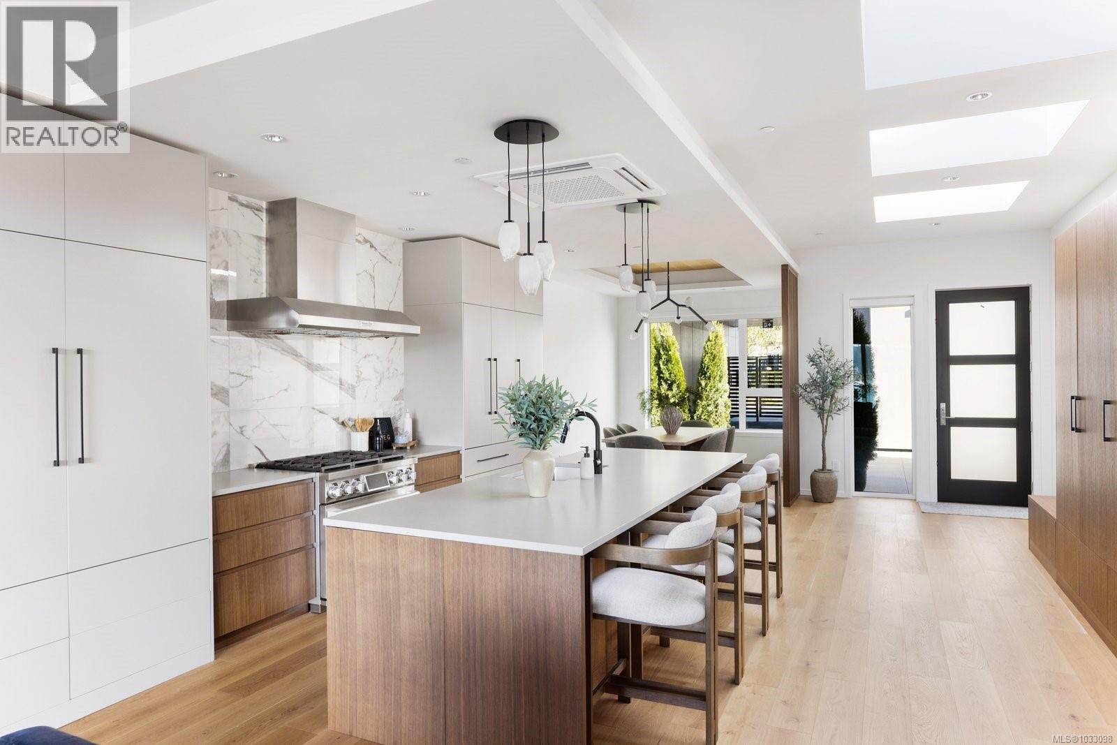 201 2270 Harbour Rd