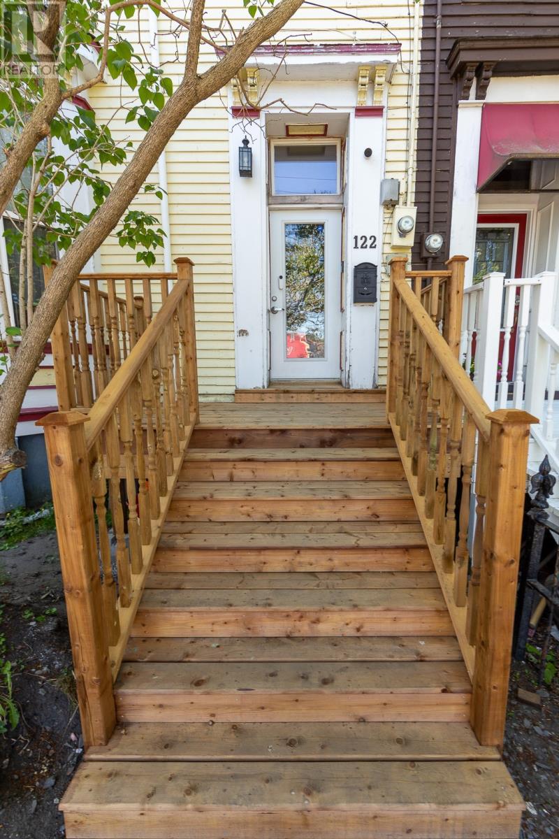122 Military Road
