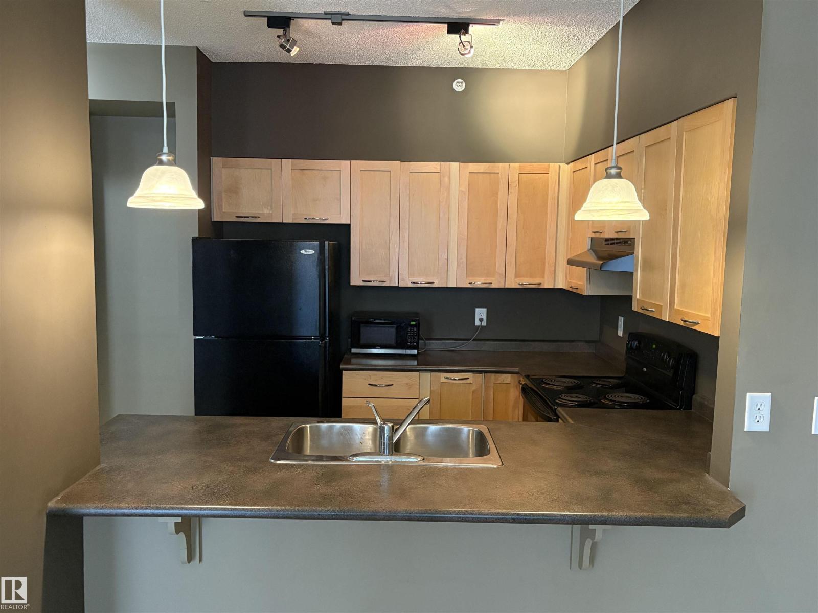 #2-312 4245 139 AV NW