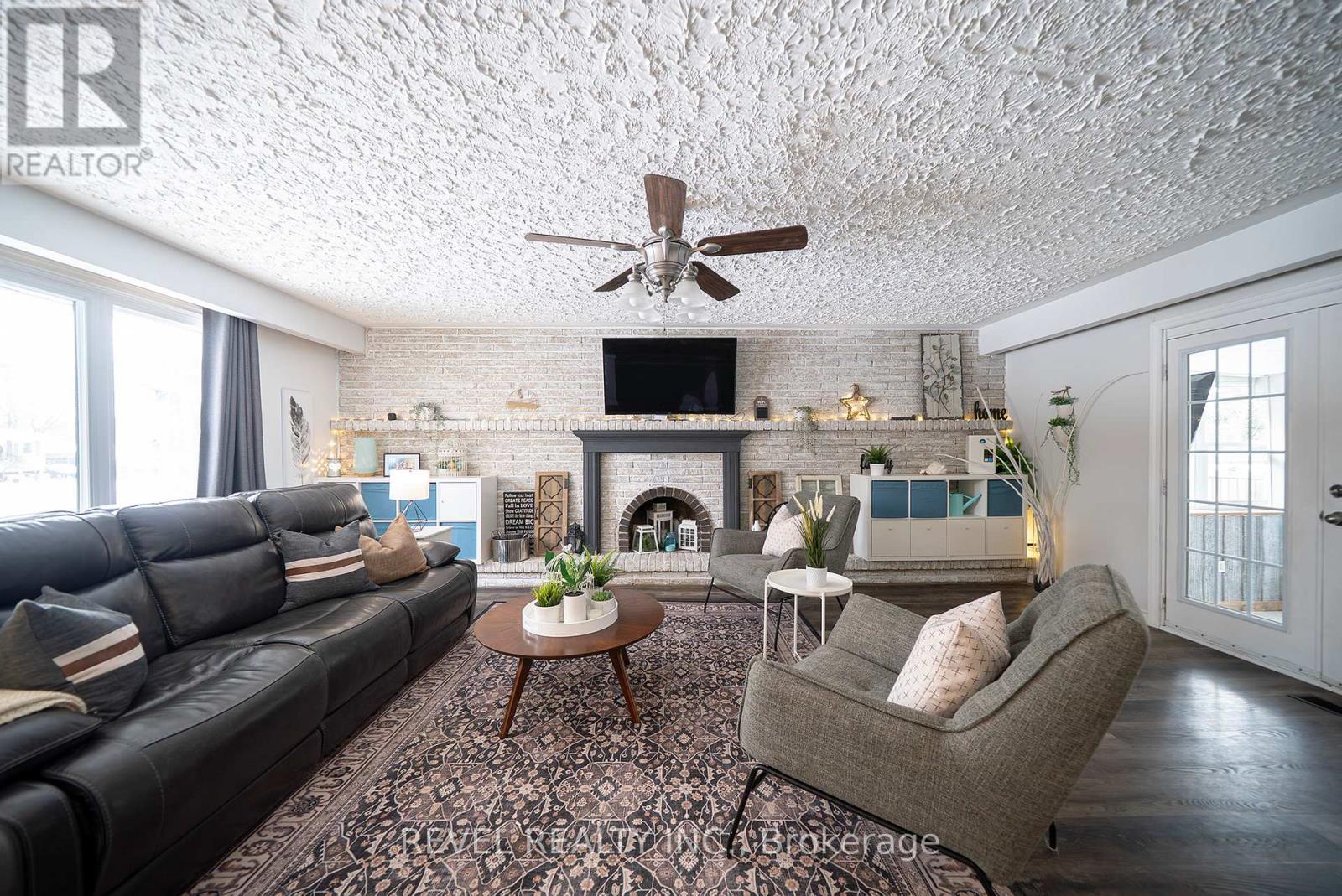 44 SHALFLEET BOULEVARD