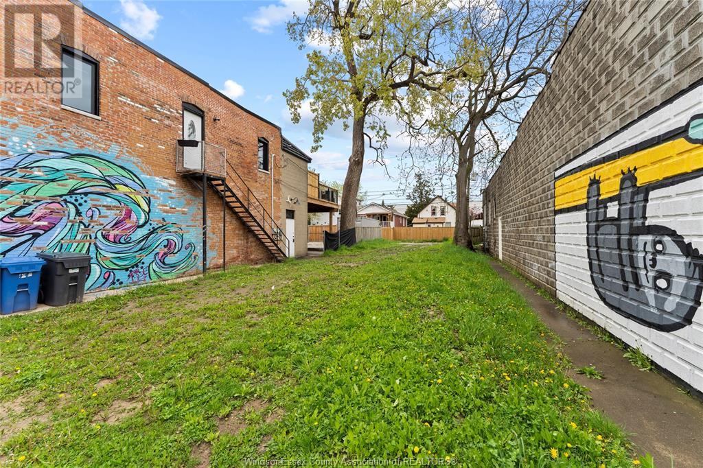 Photo 1 of 9 — 1028-1030 Drouillard ROAD, Windsor, ON N8Y2P8