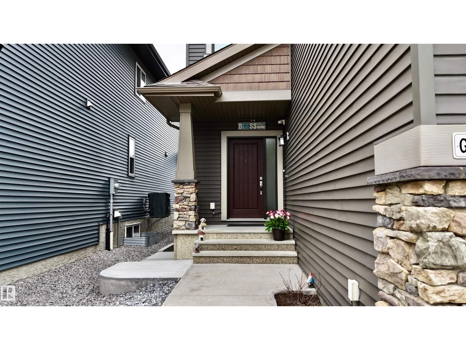 5907 19 AV SW