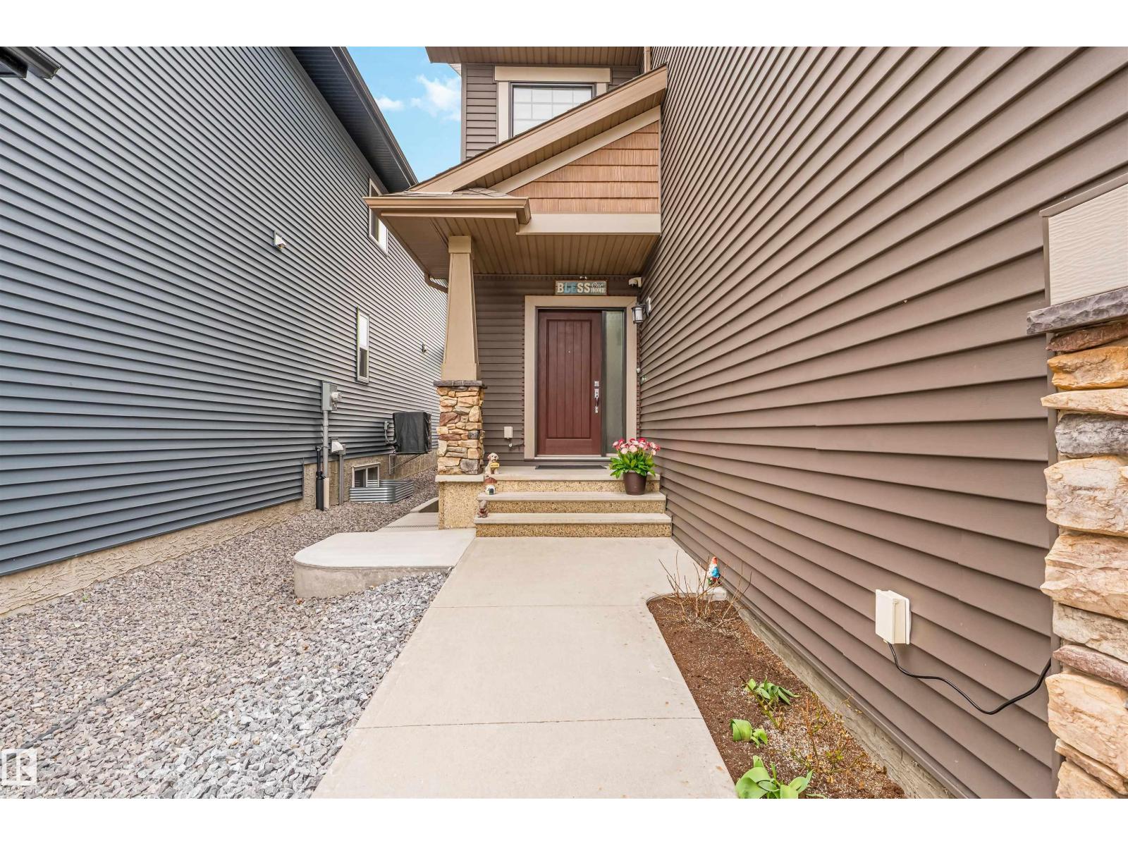 5907 19 AV SW