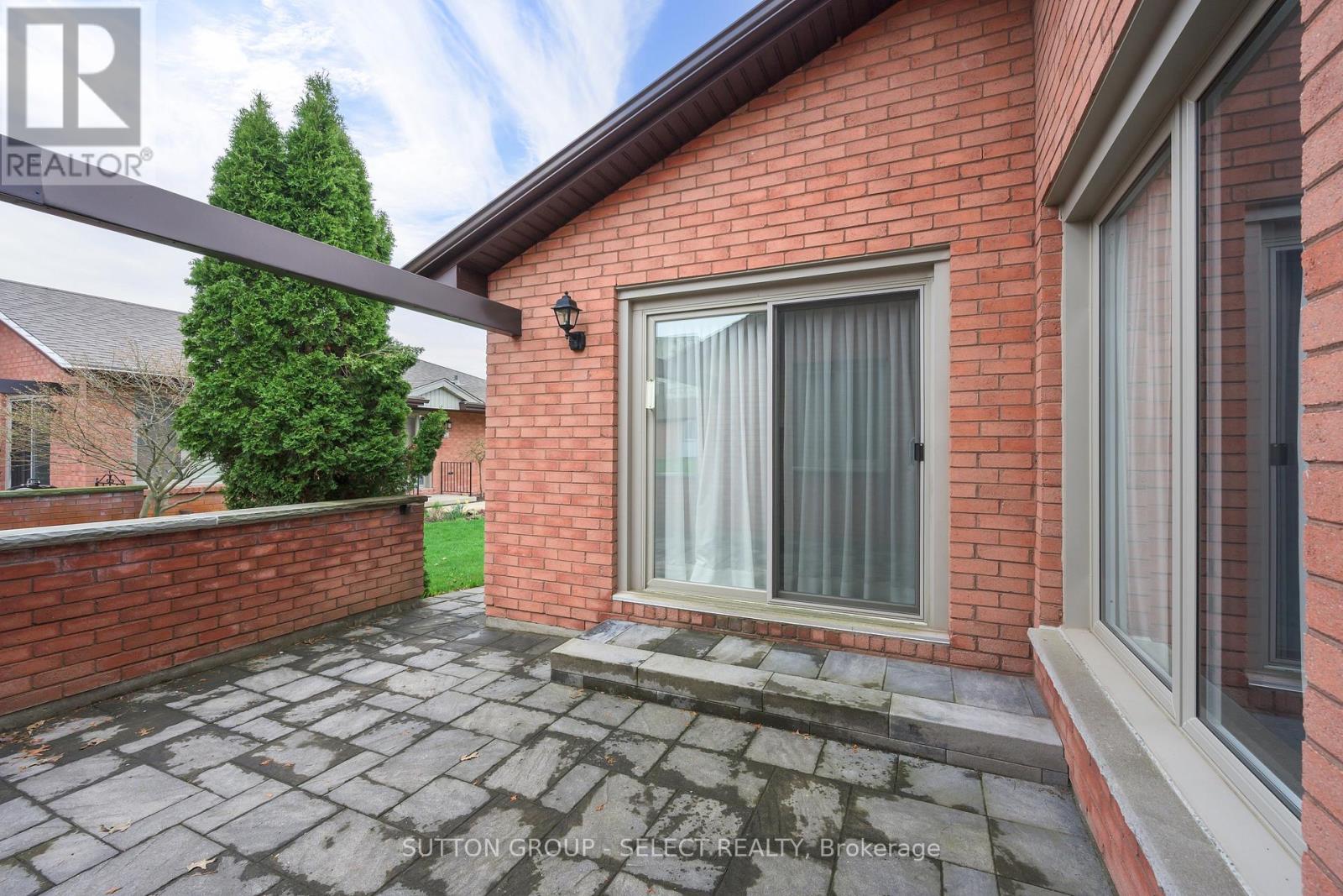 24 - 55 FIDDLERS GREEN ROAD