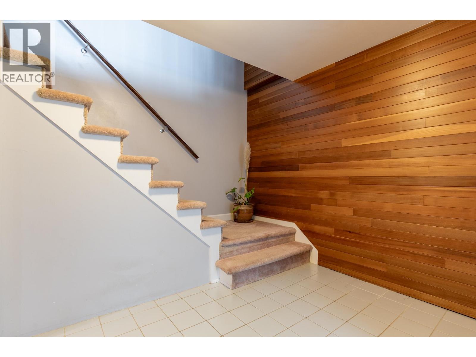 8140 FAIRDELL CRESCENT