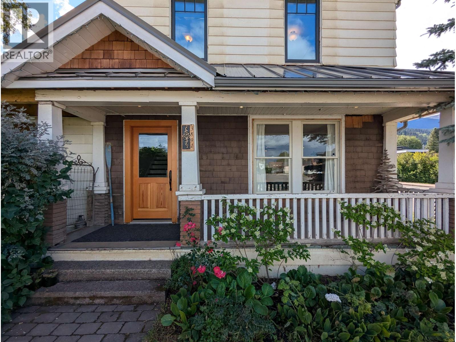 3891 BROADWAY AVENUE