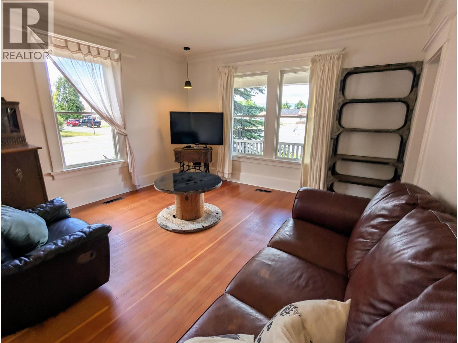 3891 BROADWAY AVENUE