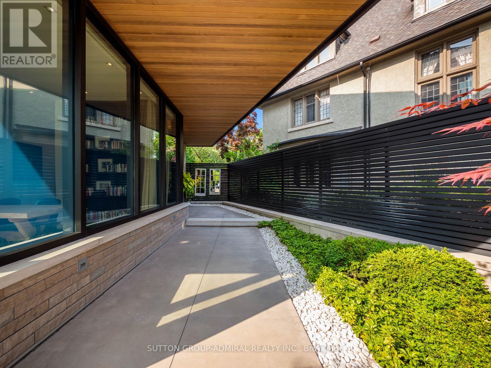 43 HILLHOLM ROAD