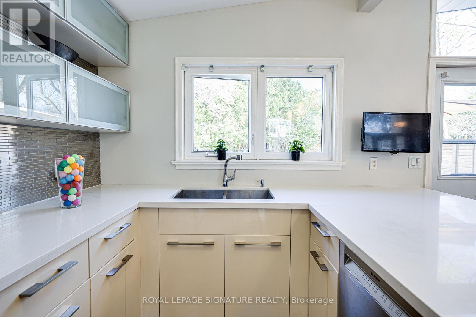 2 PARMBELLE CRESCENT
