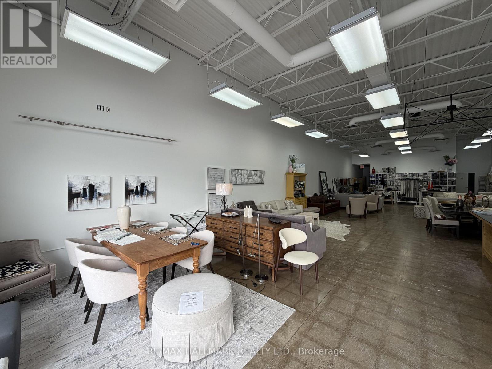 8 - 2 ALLAURA BOULEVARD E