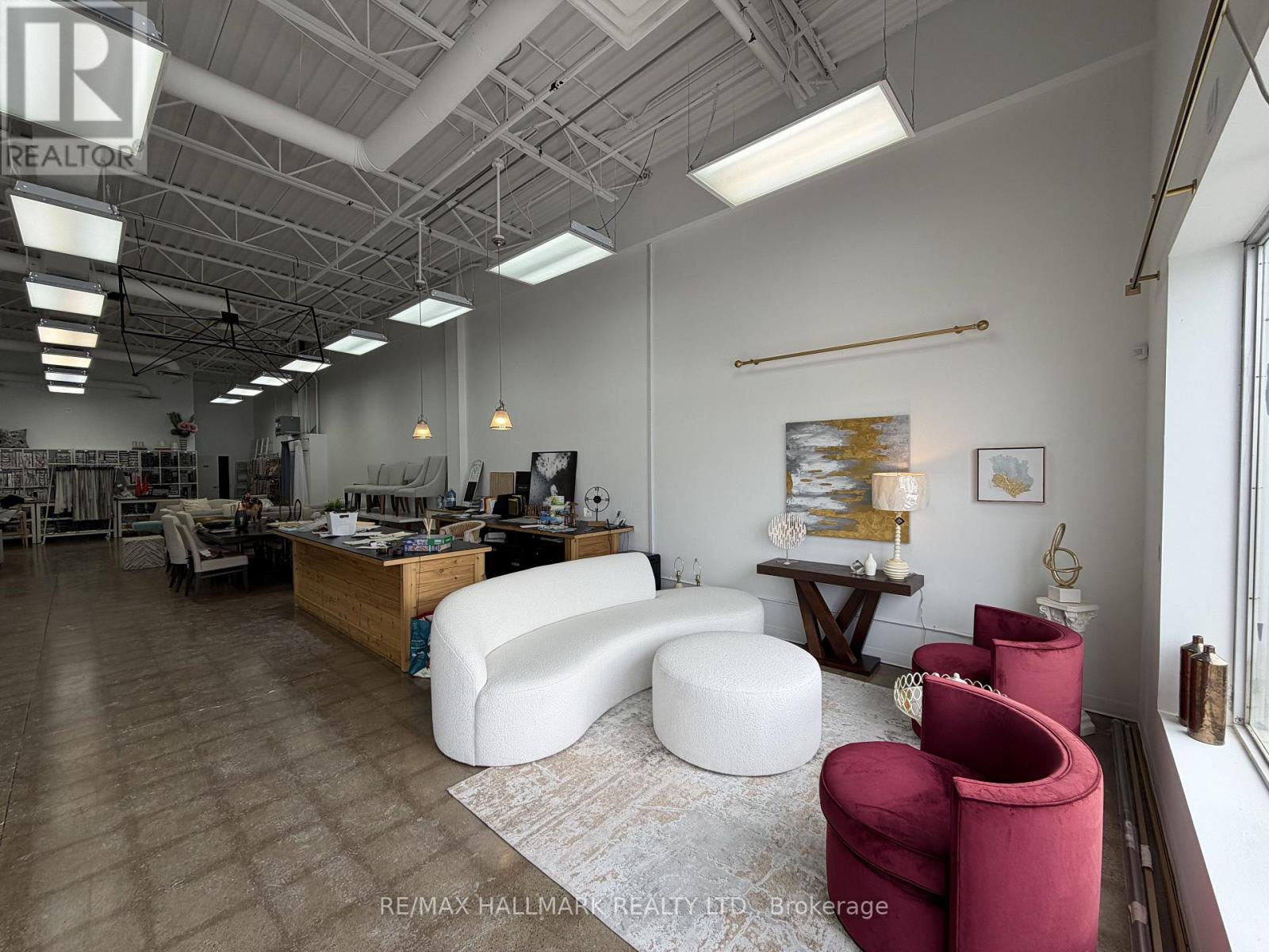 8 - 2 ALLAURA BOULEVARD E