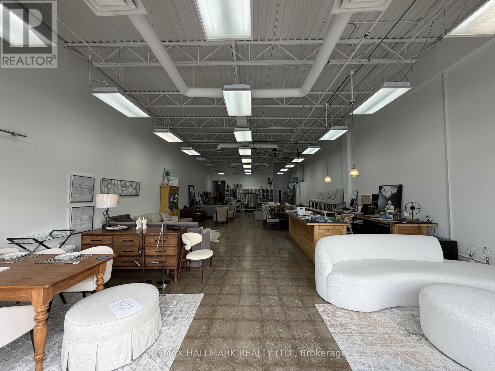 8 - 2 ALLAURA BOULEVARD E