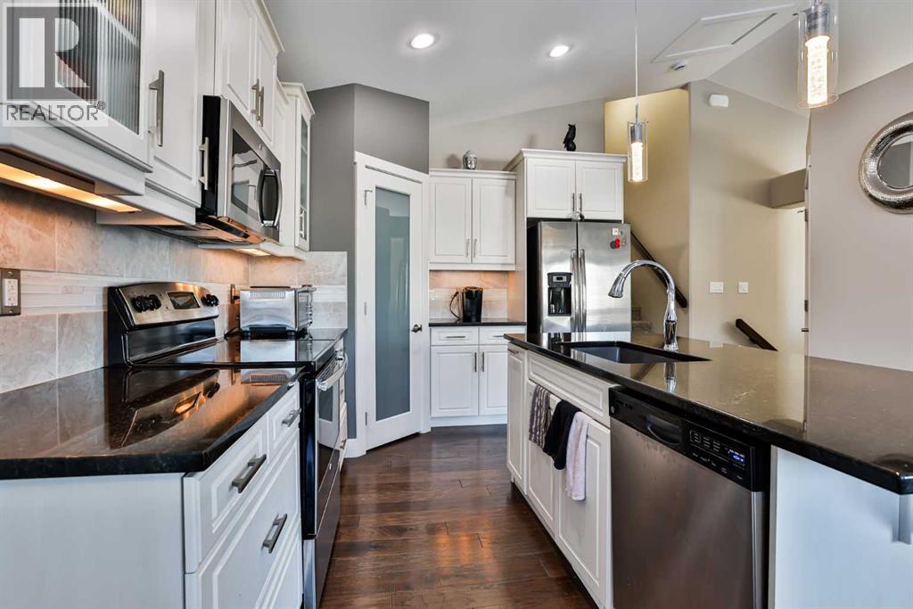 517 Sixmile Crescent S