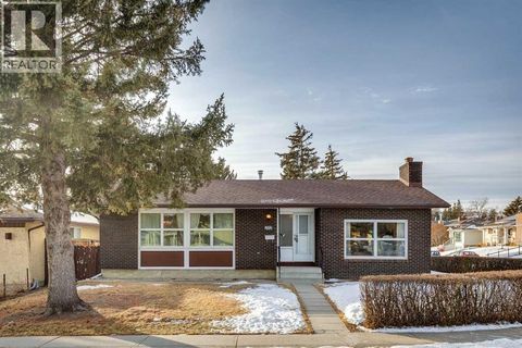 272 Thames Close NW Calgary AB T2K5N4