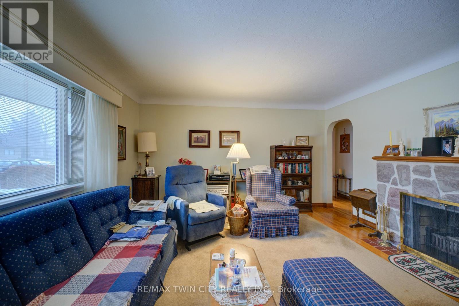 64 THE STRAND AVENUE