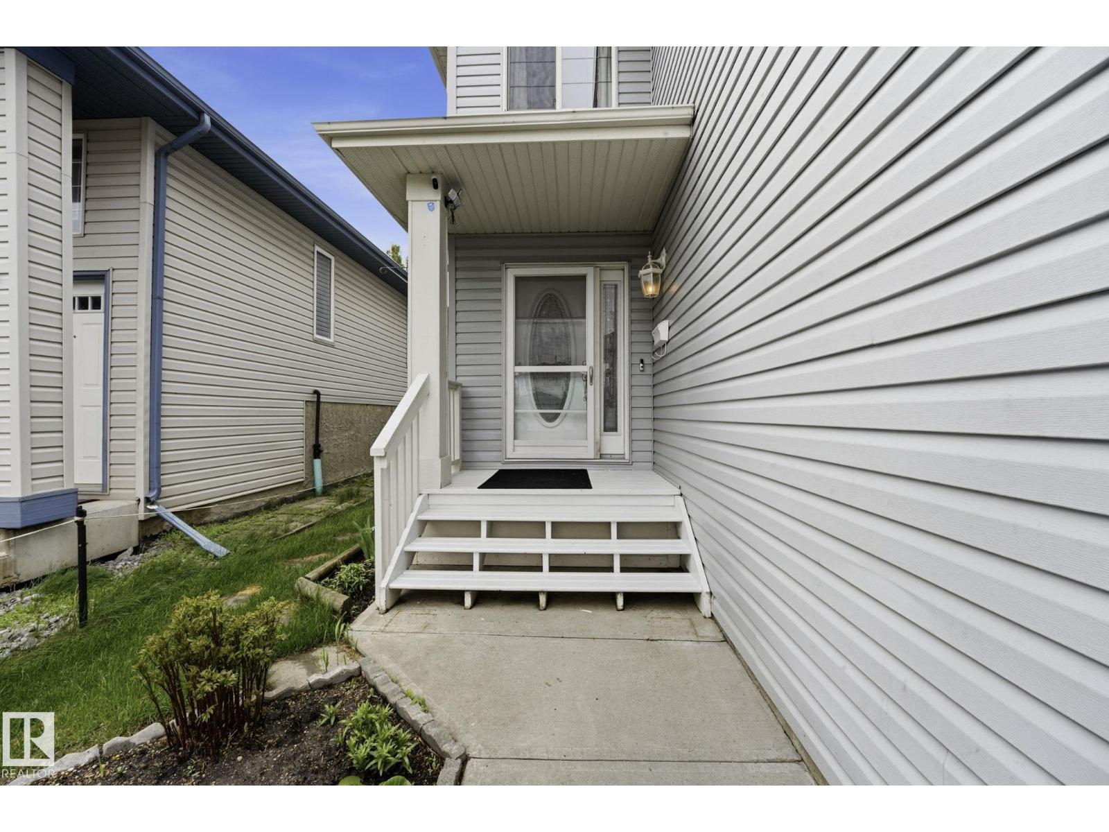 3231 28A AV NW