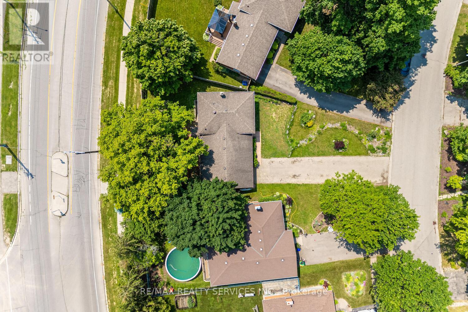 285 THORNCREST DRIVE