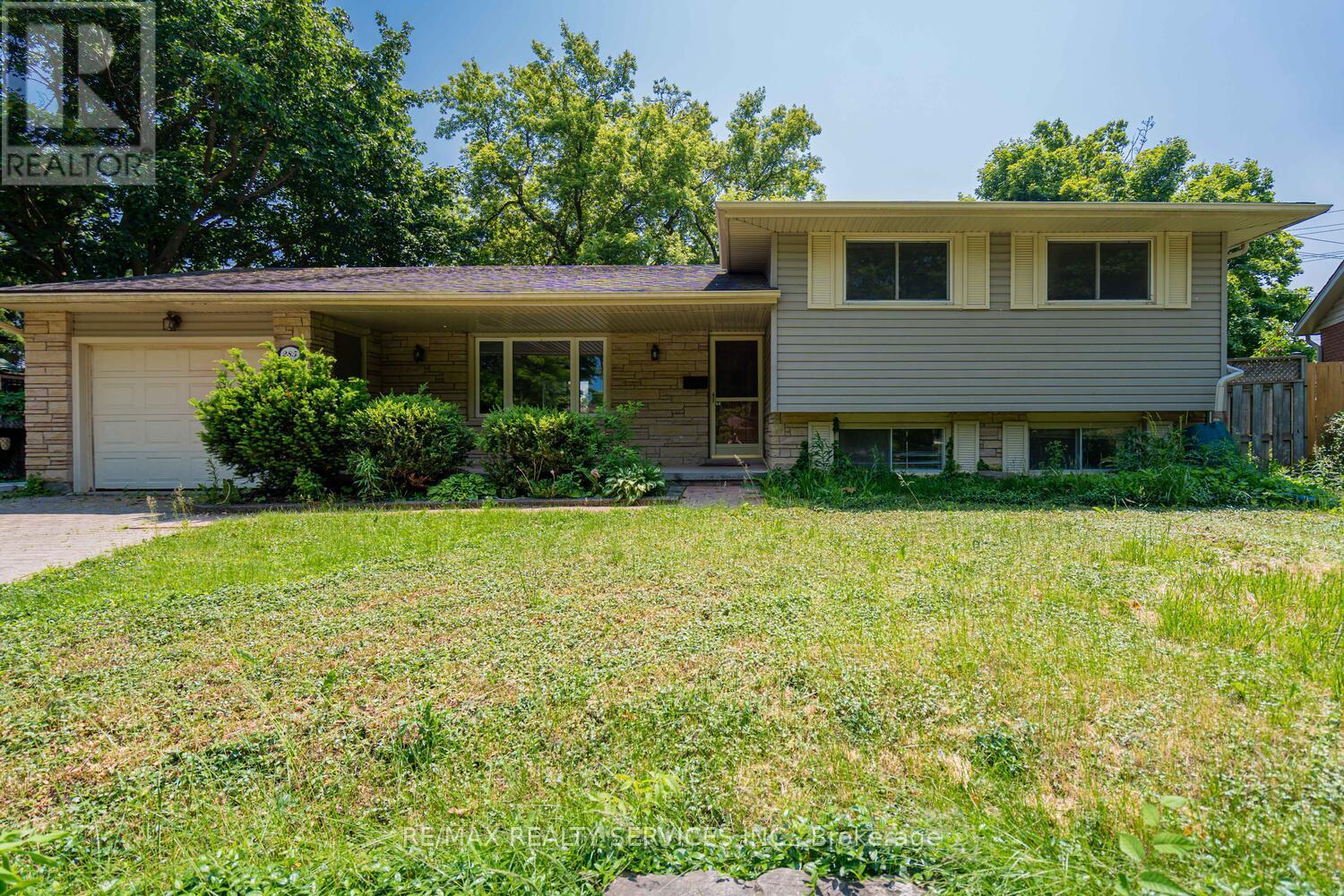 285 THORNCREST DRIVE
