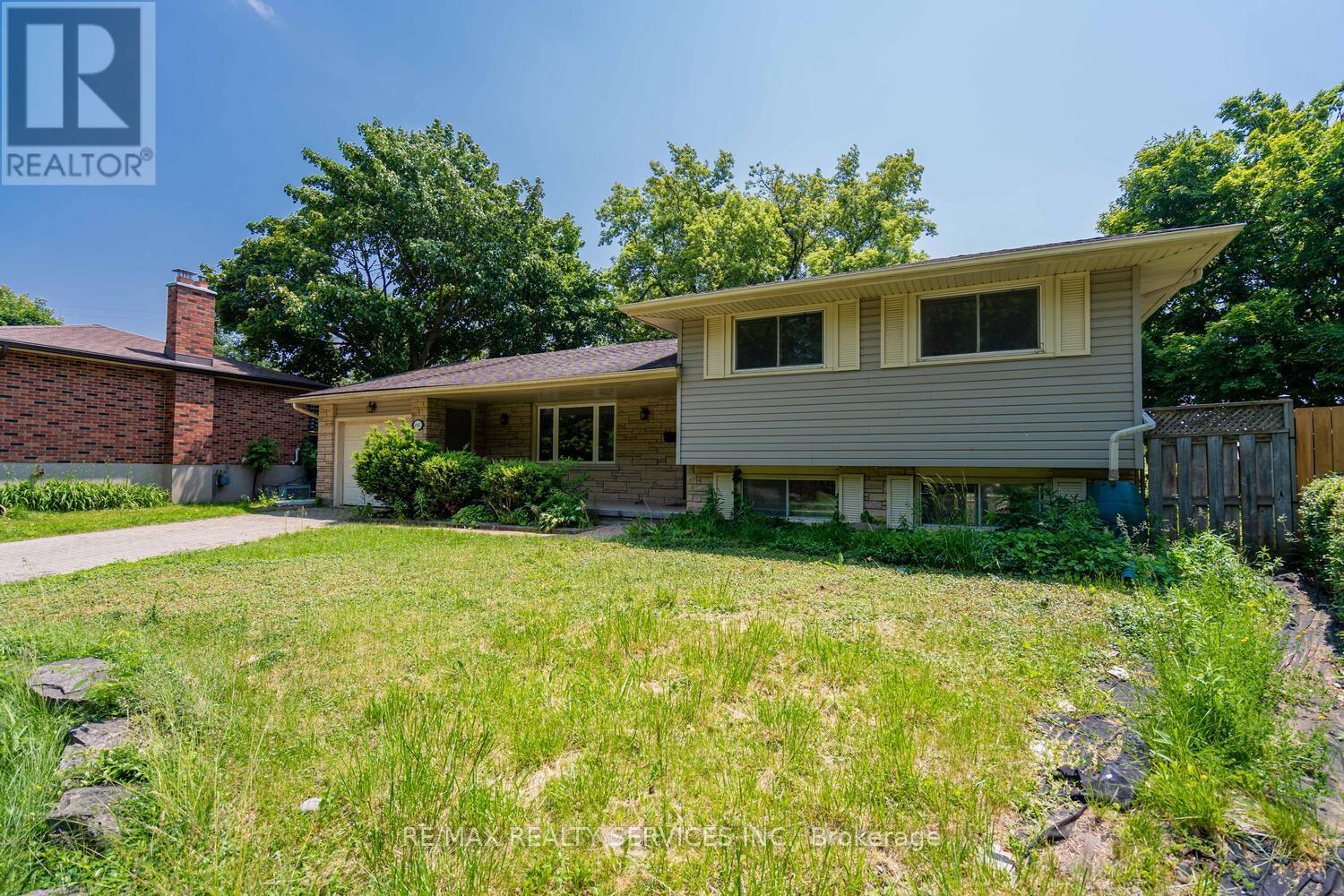 285 THORNCREST DRIVE